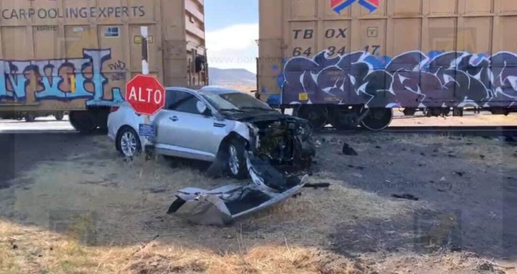 Conductor queda herido tras intentar ganar el paso al tren en la comunidad de El Charco