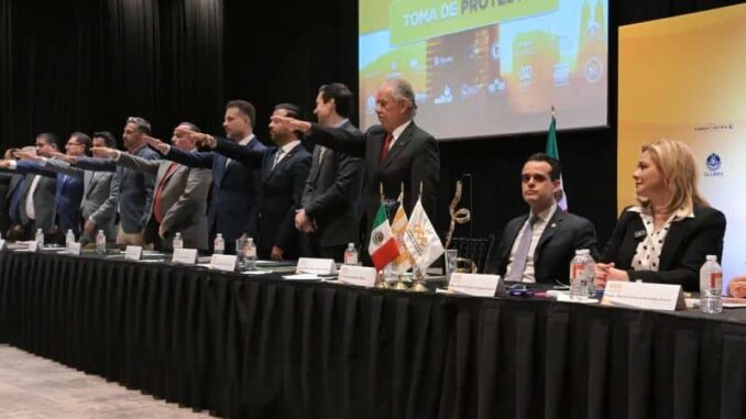 acompana-maru-en-toma-de-protesta-de-nueva-mesa-directiva-del-consejo-coordinador-empresarial-de-chihuahua.jpeg Acompaña Maru en toma de protesta de nueva Mesa Directiva del Consejo Coordinador Empresarial de Chihuahua