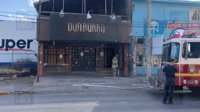 se-incendia-local-de-don-burro-en-la-avenida-universidad-hay-cuantiosos-danos-materiales.jpeg Se incendia local de Don Burro en la Avenida Universidad; hay cuantiosos daños materiales