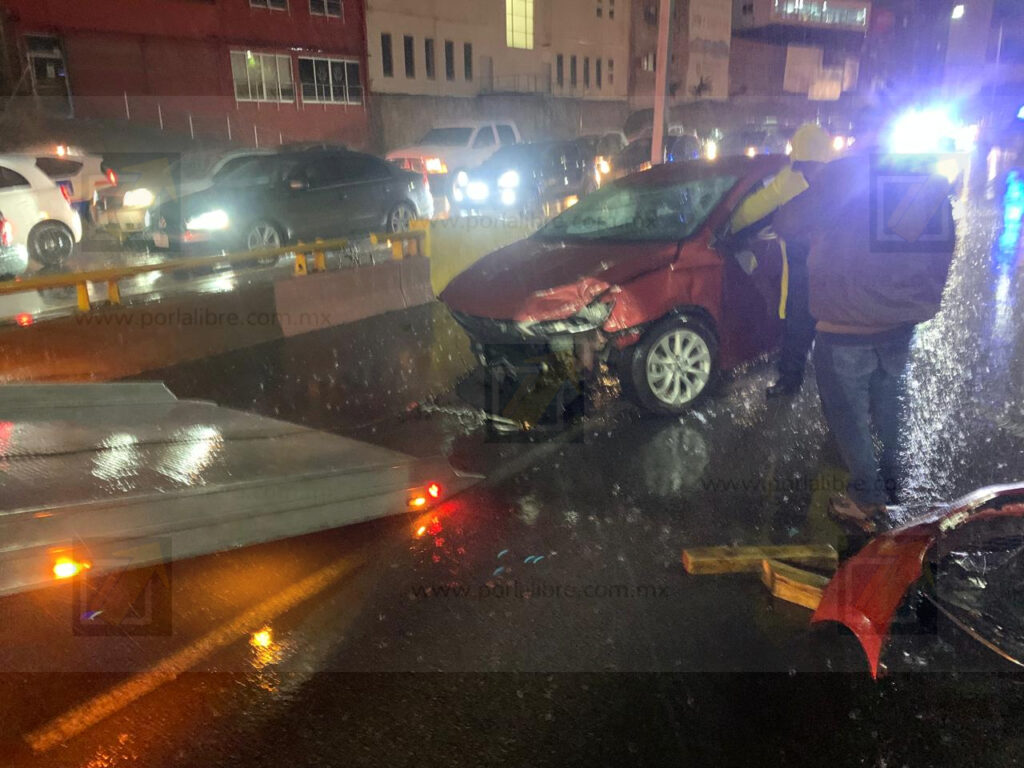 Joven conductora choca y vuelca en La Cantera y Washington