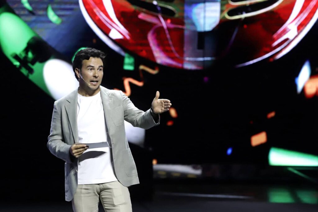 ‘Checo’ Pérez reaparece en el Festival de las Ideas 2025 y habla de su posible regreso a la F1