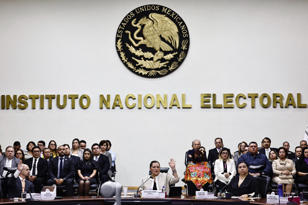 Ordena INE frenar “acordeones” rumbo a la elección judicial