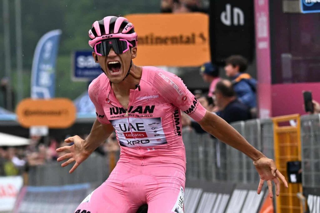 Sheinbaum envía «buena vibra» y «porras» al ciclista Isaac del Toro