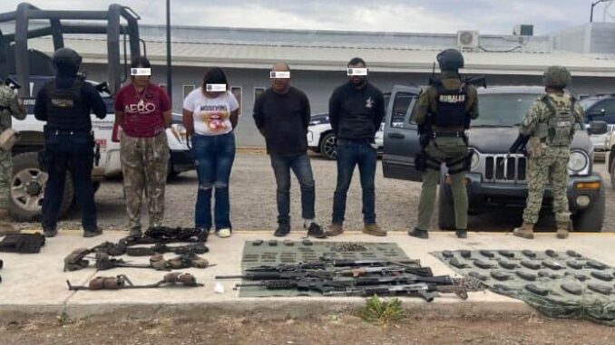 caen-dos-hombres-y-2-mujeres-tras-tiroteo-en-madera-aseguran-un-bebe-arsenal-y-vehiculo.jpeg Caen dos hombres y 2 mujeres tras tiroteo en Madera; aseguran un bebé, arsenal y vehículo