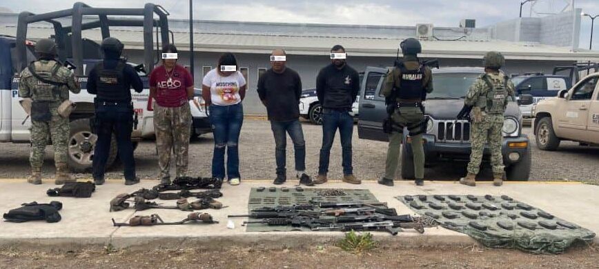 Caen dos hombres y 2 mujeres tras tiroteo en Madera; aseguran un bebé, arsenal y vehículo