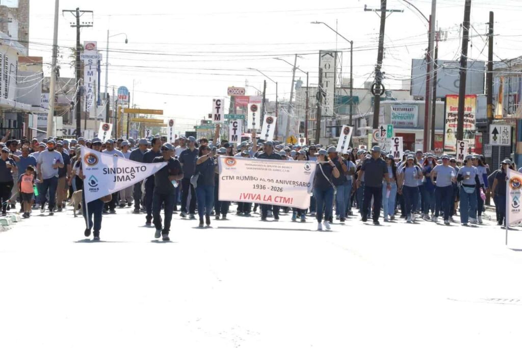 Participan cientos de trabajadoras y trabajadores en desfile del 1 de Mayo