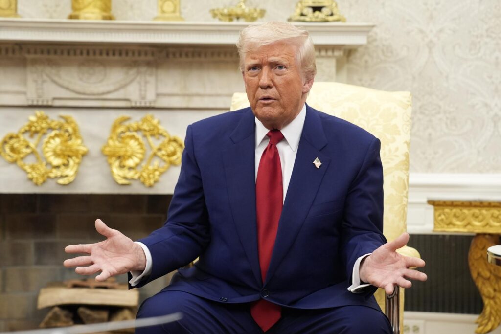 Trump dice que los magnates de internet ahora le «besan el trasero»