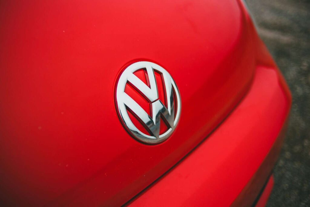 Profeco llama a revisión a más 25 mil vehículos de Volkswagen por desperfecto en cinturón