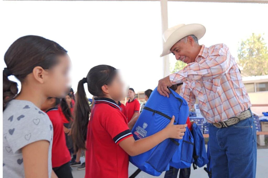 Regresa Arturo Zubía a su Escuela, la Primaria Esther Tapia de Castellanos, mejor conocida como “La Lagunita”