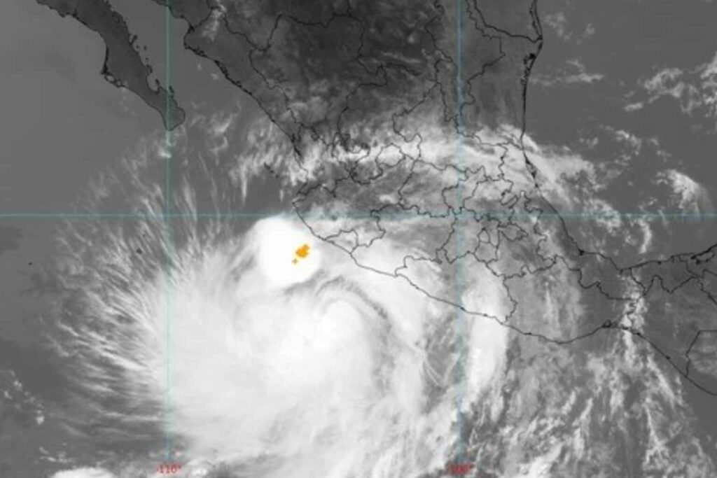 «Dalila» ocasiona lluvias intensas en occidente y sur de México