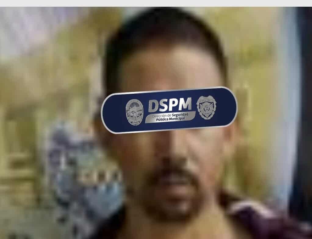 Policías municipales detienen en Villa Juárez a sujeto acusado de abuso s€xual