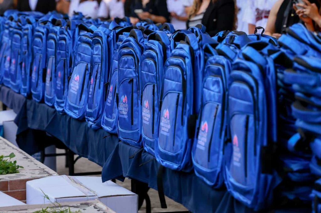 Concluye alcalde Bonilla entrega de mochilas a alumnado de nivel medio superior en el CBTIS 122