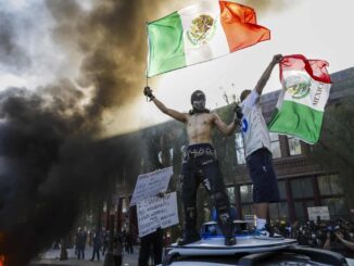 Sheinbaum admite que uso de bandera de México en protestas de EE.UU. puede ser una «provocación”