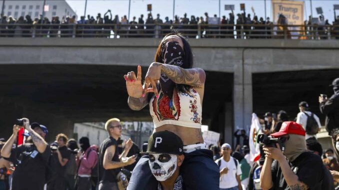 cuatro-claves-de-las-masivas-protestas-contra-las-redadas-migratorias-de-los-angeles.jpg Cuatro claves de las masivas protestas contra las redadas migratorias de Los Ángeles