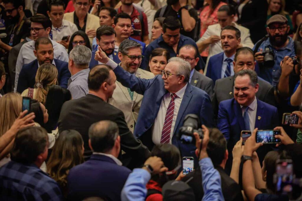 Rocha Moya reafirma el respaldo de su gobierno a la UAS