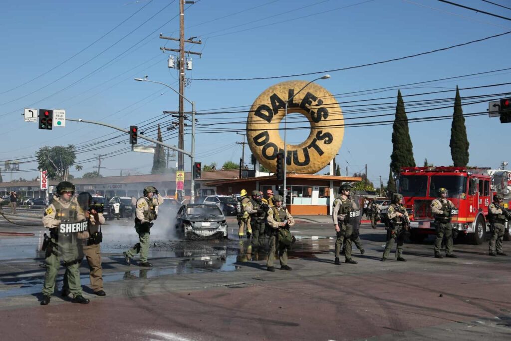 Guardia Nacional de EE.UU. llega a Los Ángeles para aplacar las protestas contra redadas