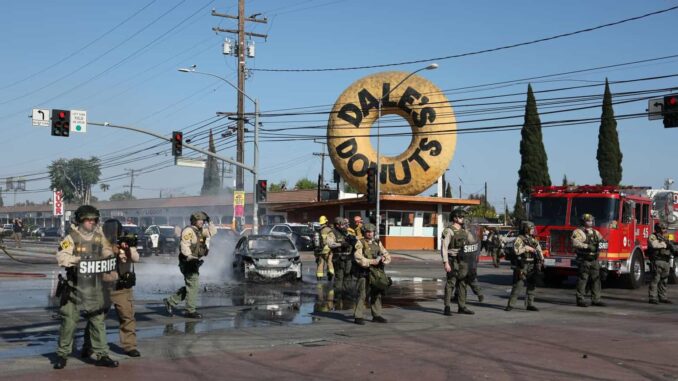 guardia-nacional-de-eeuu-llega-a-los-angeles-para-aplacar-las-protestas-contra-redadas.jpg Guardia Nacional de EE.UU. llega a Los Ángeles para aplacar las protestas contra redadas