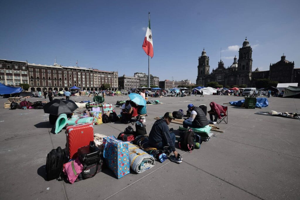Tras 24 días, maestros de la CNTE retiran plantón en Ciudad de México