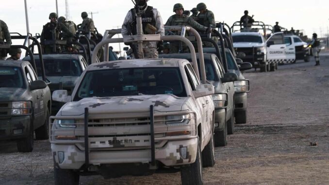 agentes-capturan-a-dos-delincuentes-y-otros-dos-mueren-en-sinaloa.jpg Agentes capturan a dos delincuentes y otros dos mueren en Sinaloa