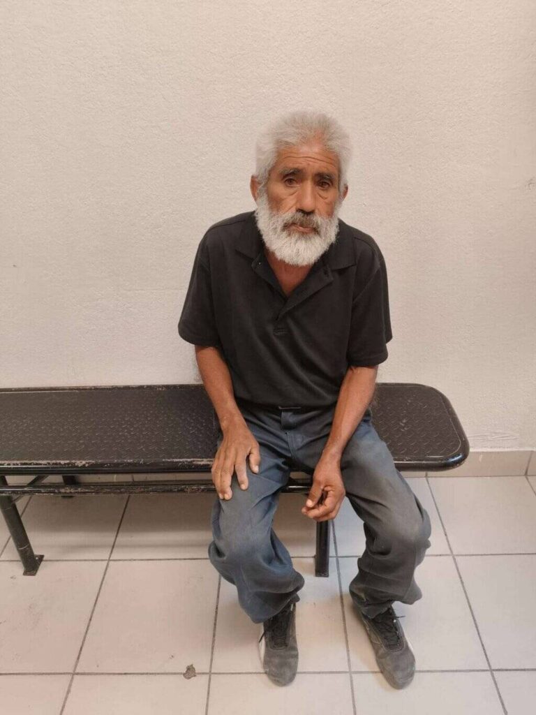 Piden apoyo para localizar a familia de hombre extraviado