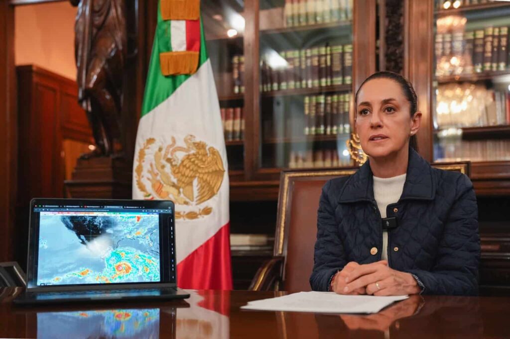 Ante la llegada de «Erick», Sheinbaum pide a población de Oaxaca y Guerrero resguardarse
