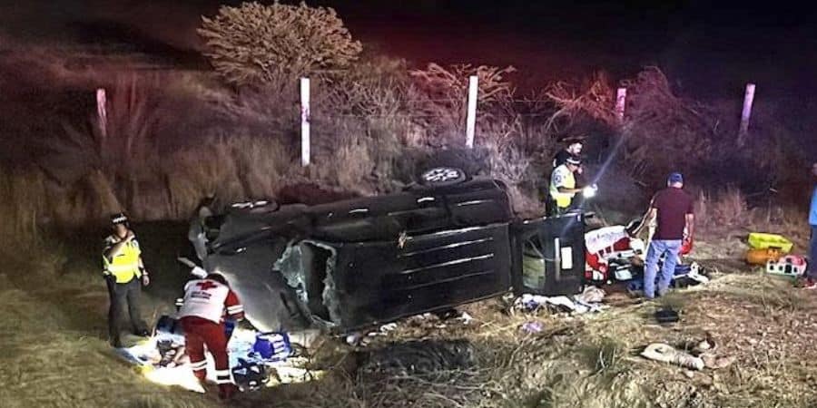 Volcadura de una familia en vía corta a Chihuahua deja 6 heridos, de ellos 3 niños