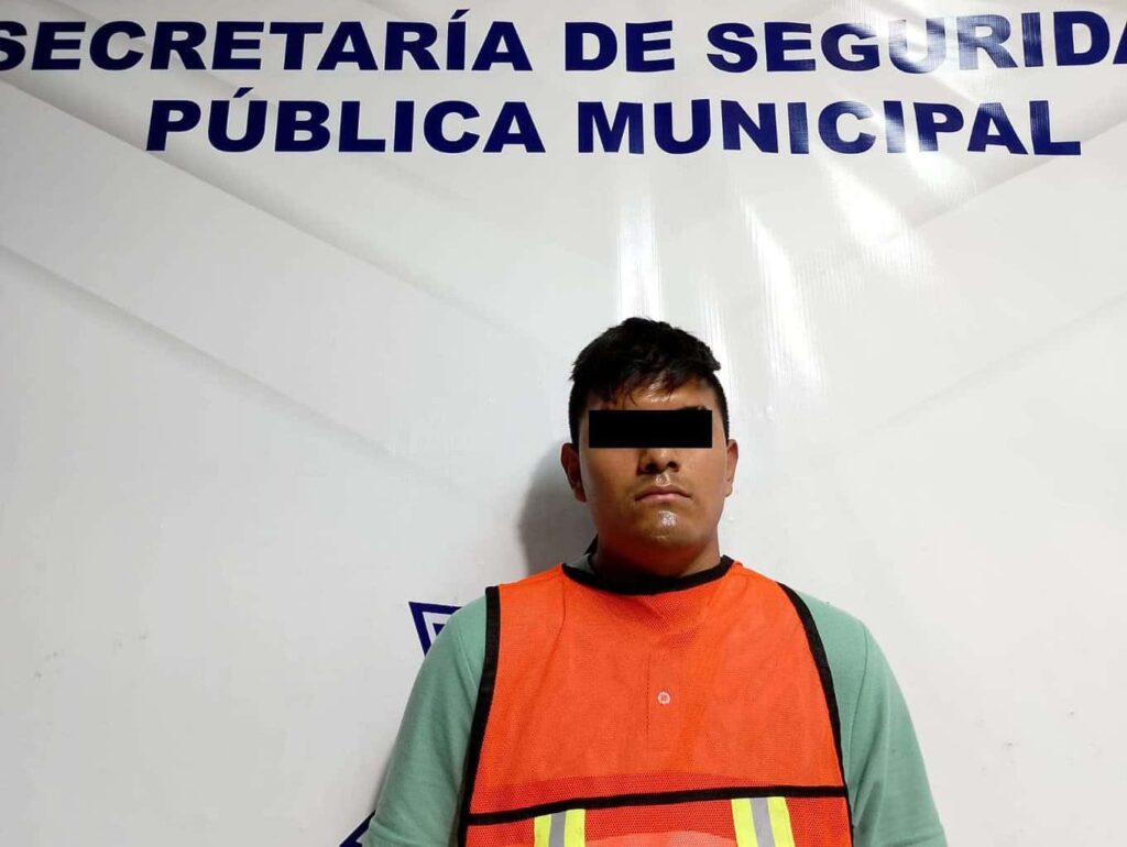 Lo arrestan en vehículo robado y con una arma larga