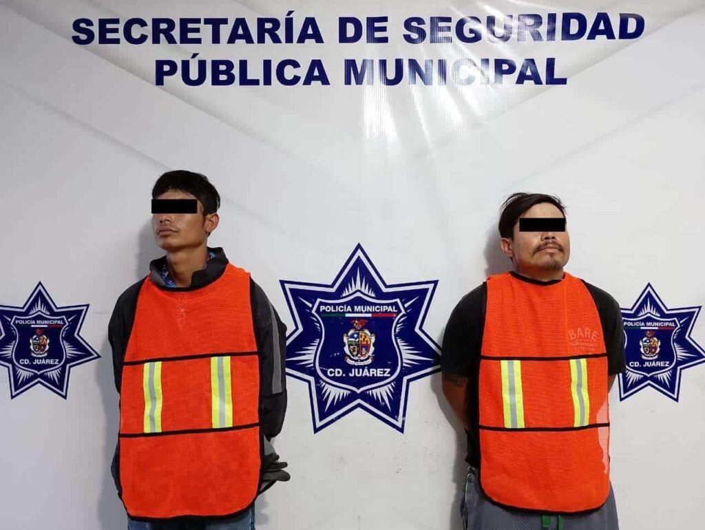 Capturan a dos hombres por desmantelar vehículo robado en la colonia Tarahumara