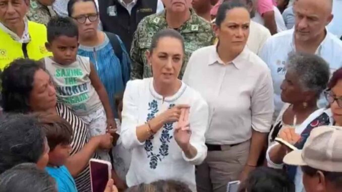 sheinbaum-visita-a-damnificados-por-huracan-erick-en-oaxaca.jpg Sheinbaum visita a damnificados por huracán «Erick» en Oaxaca