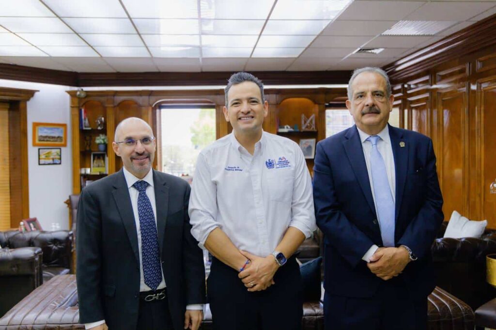 Refrenda alcalde compromiso con la economía local con apoyo de CANACO y CONCANACO