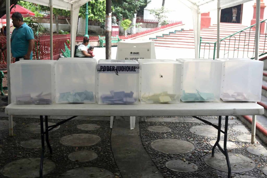 Avanza el largo conteo tras la elección judicial marcada por la baja participación