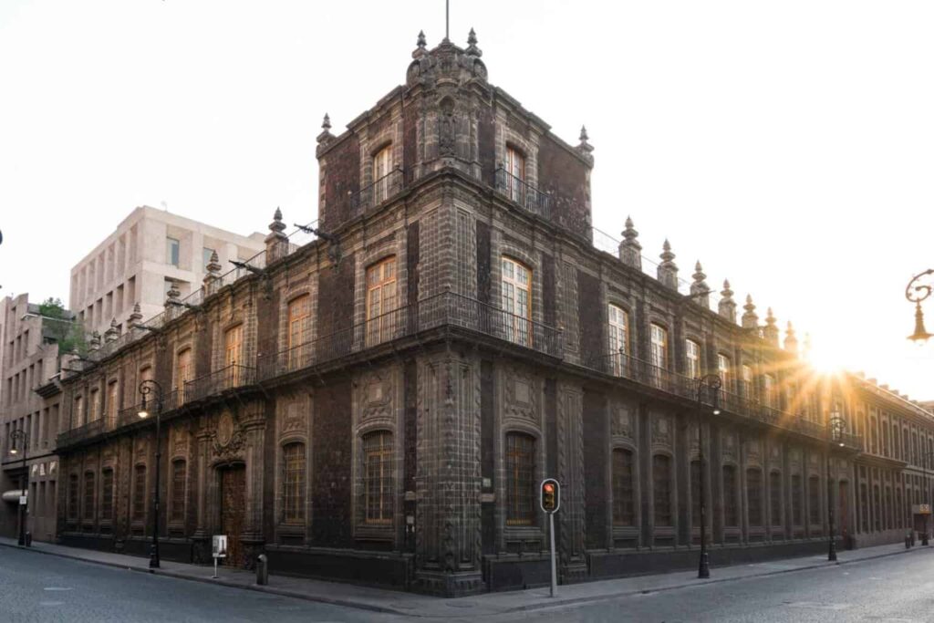 Banamex cumple 141 años de historia e innovación