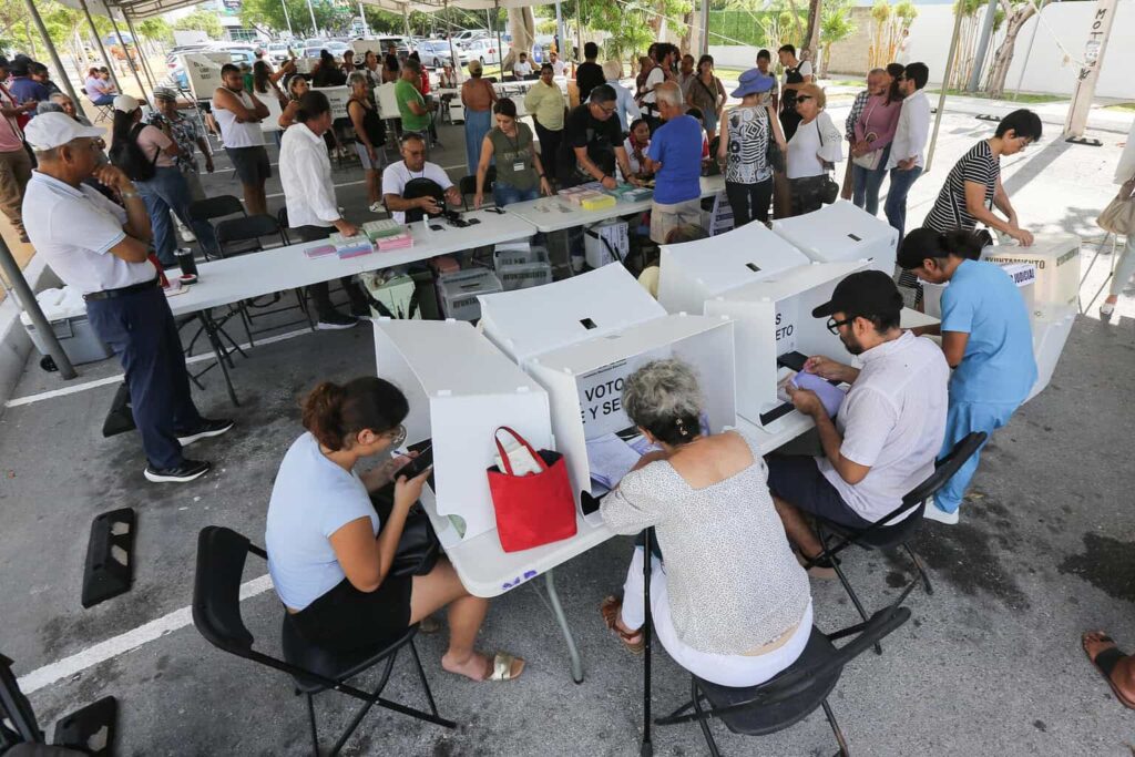 Abren las casillas para la inédita elección judicial