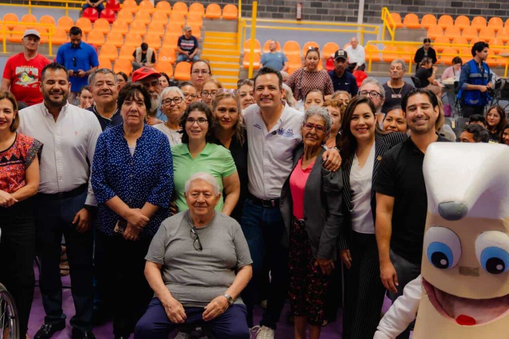 Entrega alcalde Bonilla aparatos auditivos del programa «Todo Oídos» 2025