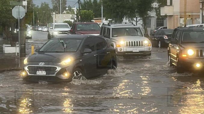 diez-vehiculos-quedan-varados-por-inundacion-en-el-norte-de-chihuahua.jpeg Diez vehículos quedan varados por inundación en el norte de Chihuahua
