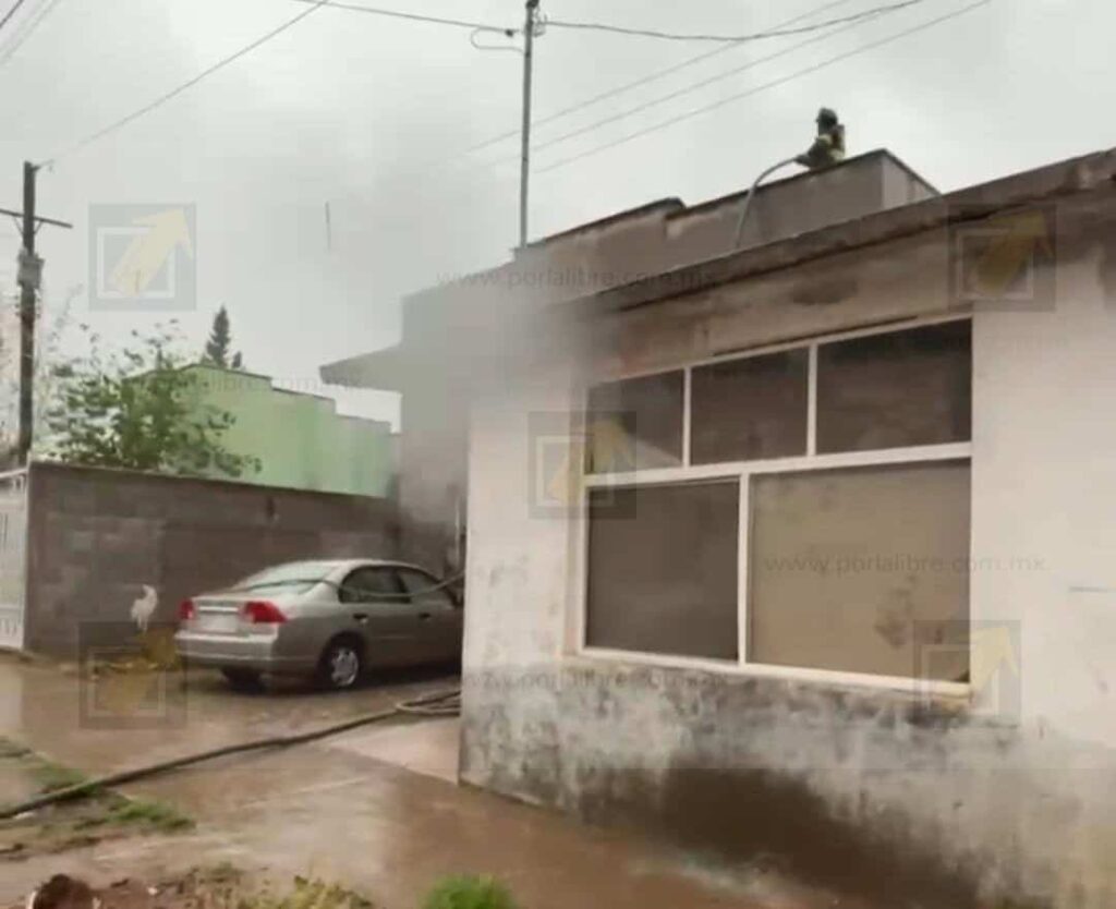 Incendio provocado por cortocircuito afecta tres viviendas en la colonia Ávalos