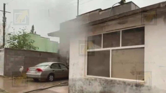 incendio-provocado-por-cortocircuito-afecta-tres-viviendas-en-la-colonia-avalos.jpeg Incendio provocado por cortocircuito afecta tres viviendas en la colonia Ávalos