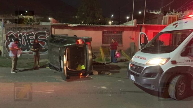 dos-vehiculos-terminan-volcados-tras-accidente-en-el-lombardo-toledano.jpeg Dos vehículos terminan volcados tras accidente en el Lombardo Toledano