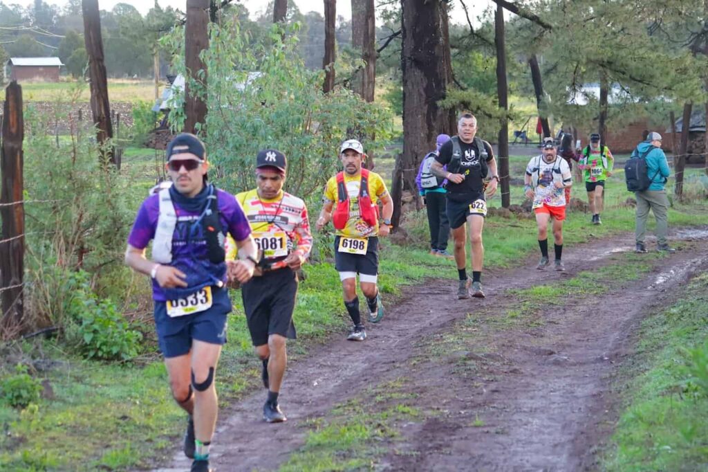 Se coronan corredores Rarámuri en los 63K del Ultra Maratón de los Cañones 2025
