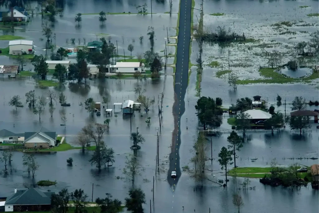 Inundaciones en Texas dejan al menos 27 muertos y decenas de desaparecidos