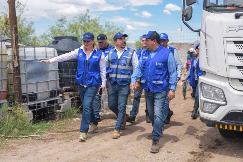 Atiende Maru Campos a familias afectadas por las lluvias al sur de Chihuahua capital