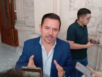 Despliegan equipos de maquinaria pesada y personal en respuesta a daños en carreteras ocasionados por lluvias