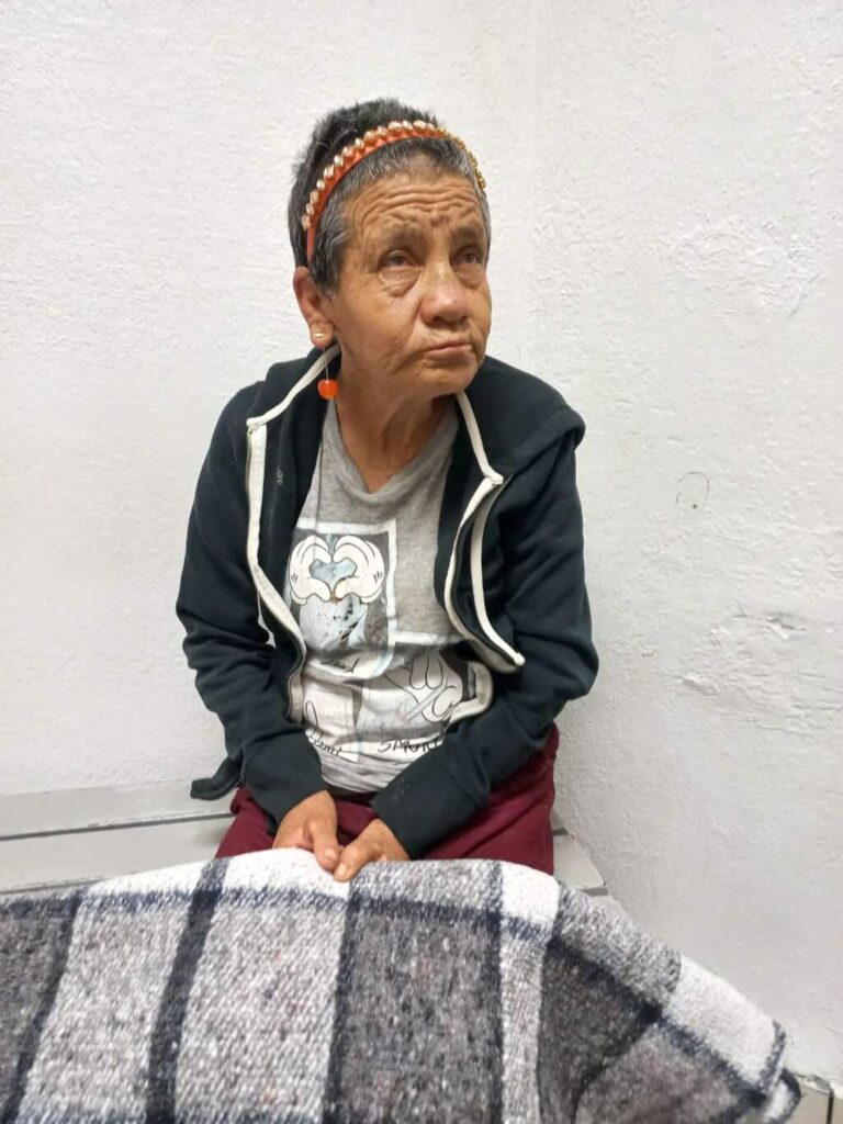 Solicitan apoyo para localizar a familia de mujer extraviada
