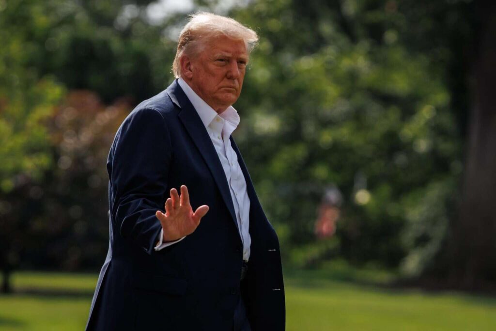 Trump evalúa no gravar con aranceles del 35 % a los bienes canadienses sujetos al T-MEC