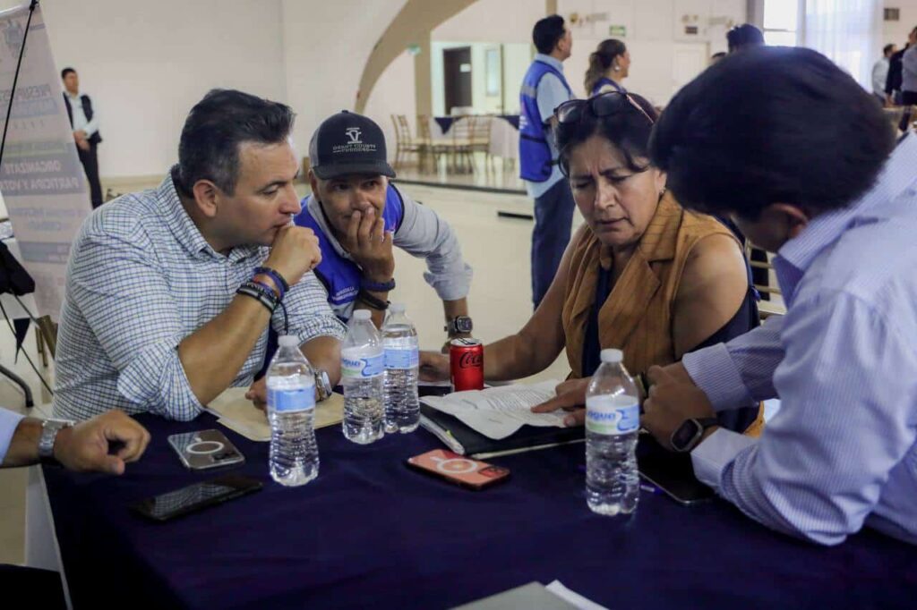 Atiende alcalde Bonilla y directores necesidades de las colonias en el «Jueves entre vecinos»