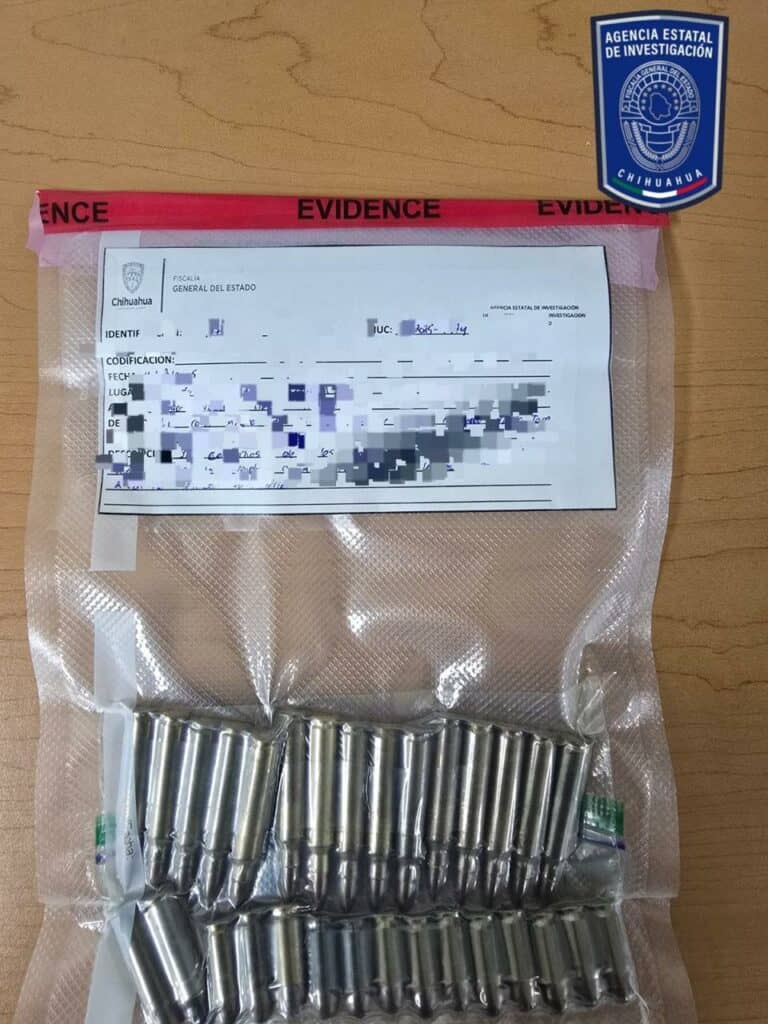 Detiene AEI a dos hermanos en posesión de un arma de fuego y droga en la colonia Robinson