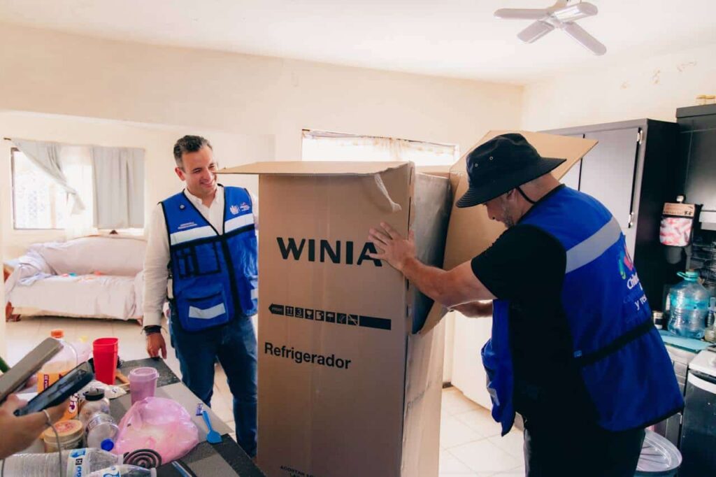 Continúa alcalde Bonilla haciendo entregas de electrodomésticos a familias afectadas por lluvias