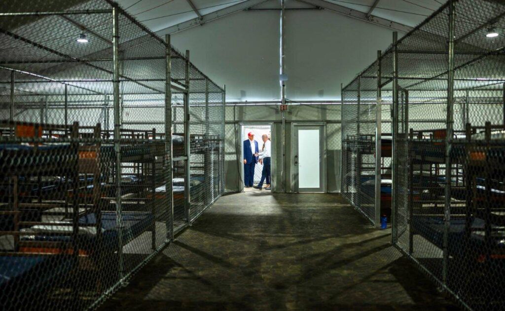 Gobierno de Trump busca construir otros 5 megacentros de detención para migrantes
