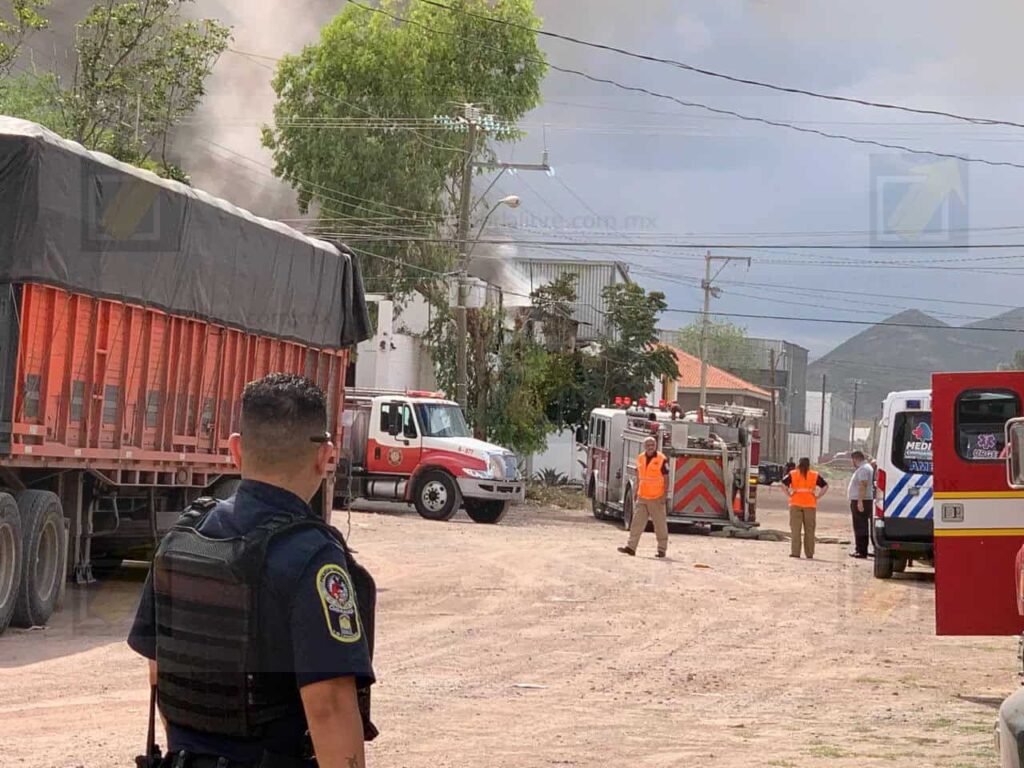 Incendio en bodega de frijol provoca evacuación en la colonia Aeropuerto