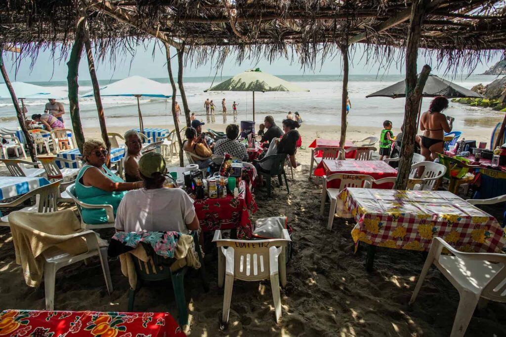 Los hoteleros de Acapulco van por reactivar el turismo tras los huracanes